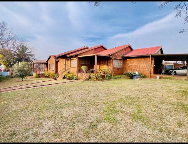 3 BEDROOM HOUSE FOR SALE IN PALM RIDGE EXT 2